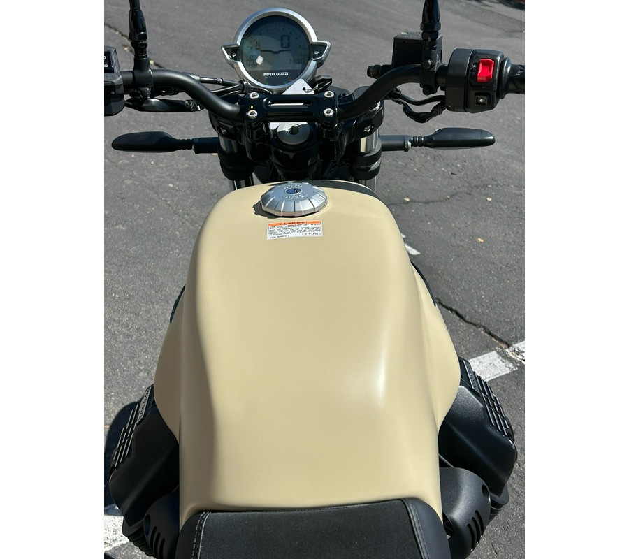 2027 Moto Guzzi V7 Stone