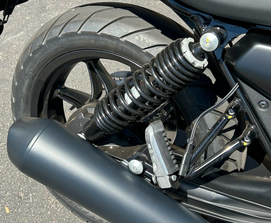 2027 Moto Guzzi V7 Stone