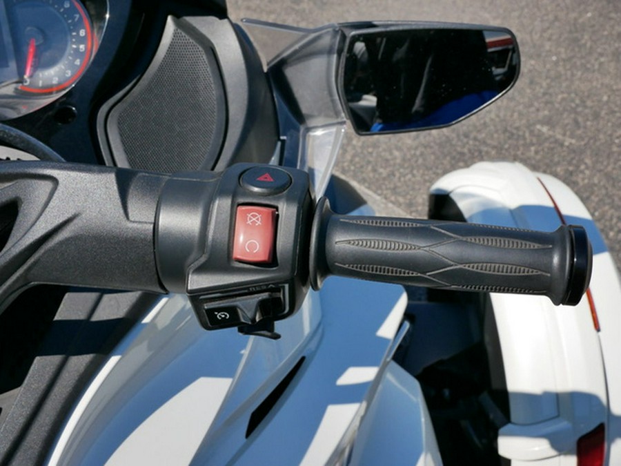 2013 Can-Am Spyder RST LTD
