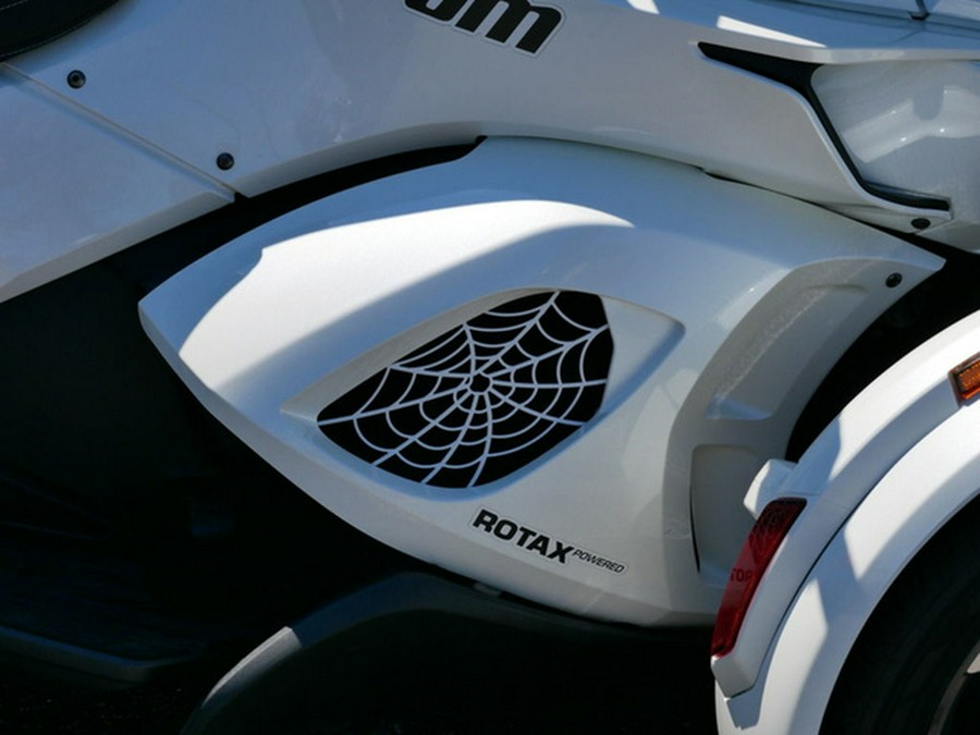 2013 Can-Am Spyder RST LTD