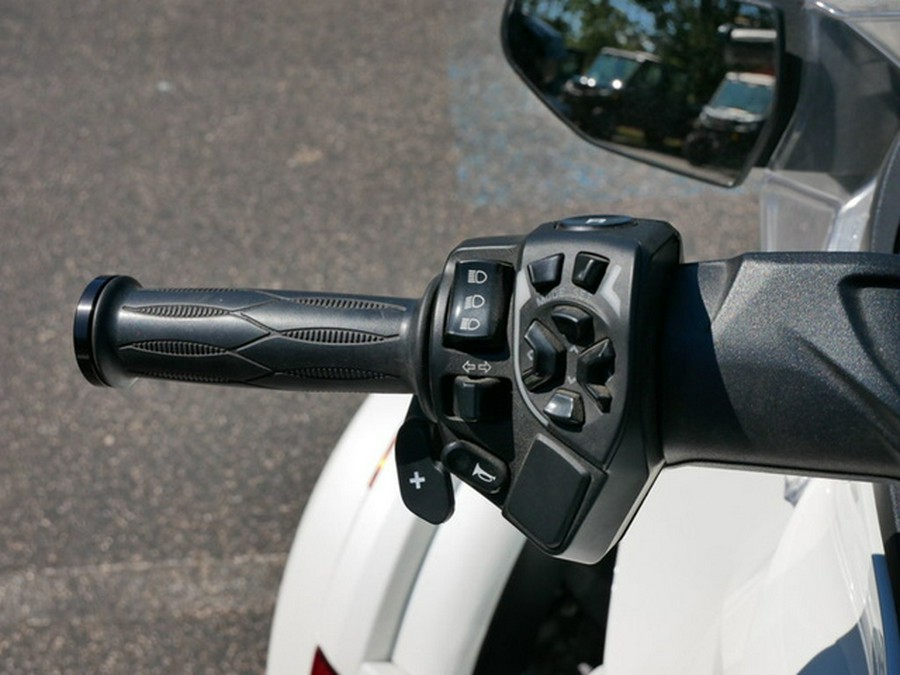 2013 Can-Am Spyder RST LTD