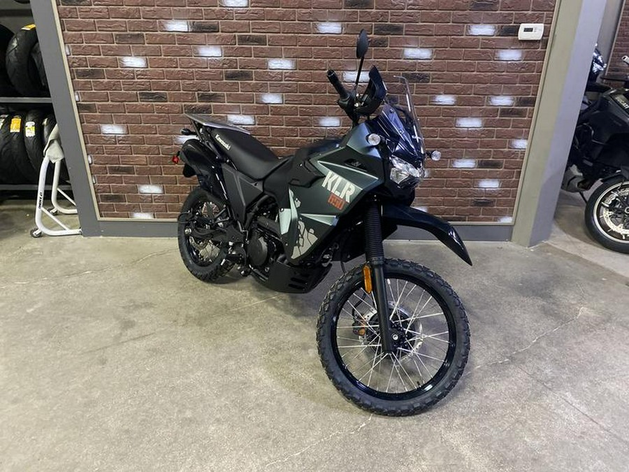 2025 Kawasaki KLR®650 Metallic Matte Old School Green