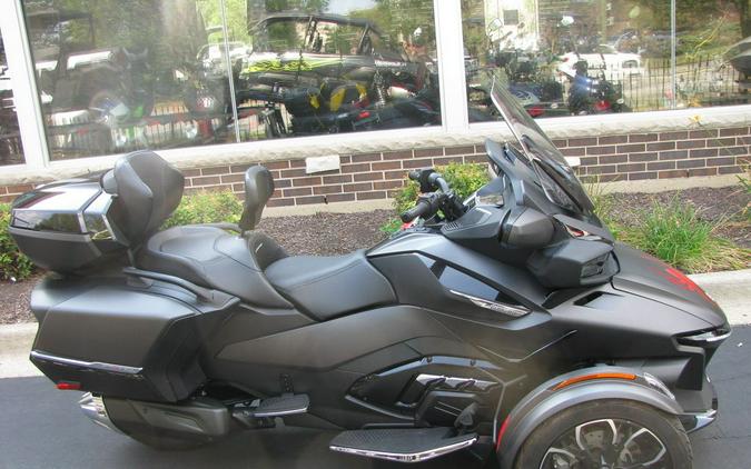 2022 Can-Am® Spyder RT Limited Dark Wheels