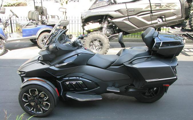 2022 Can-Am® Spyder RT Limited Dark Wheels