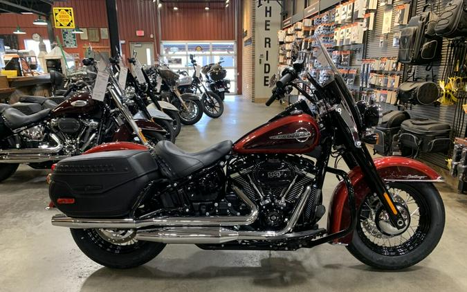 Harley-Davidson® Heritage Classic 114 2019 FLHCS Wicked Red/Twisted Cherry
