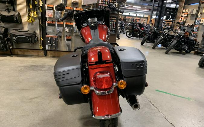 Harley-Davidson® Heritage Classic 114 2019 FLHCS Wicked Red/Twisted Cherry