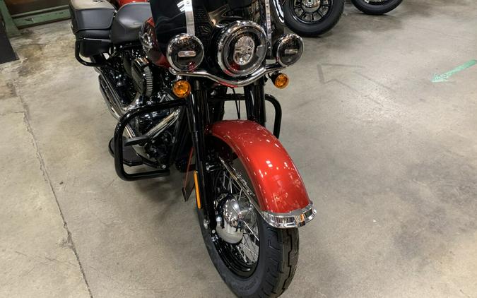 Harley-Davidson® Heritage Classic 114 2019 FLHCS Wicked Red/Twisted Cherry