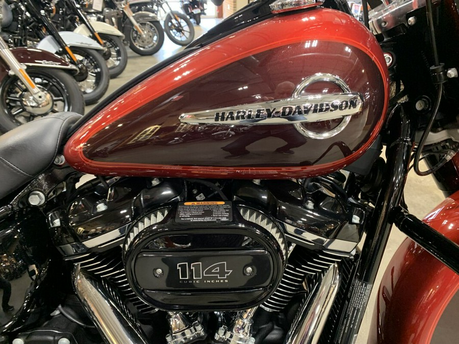 Harley-Davidson® Heritage Classic 114 2019 FLHCS Wicked Red/Twisted Cherry