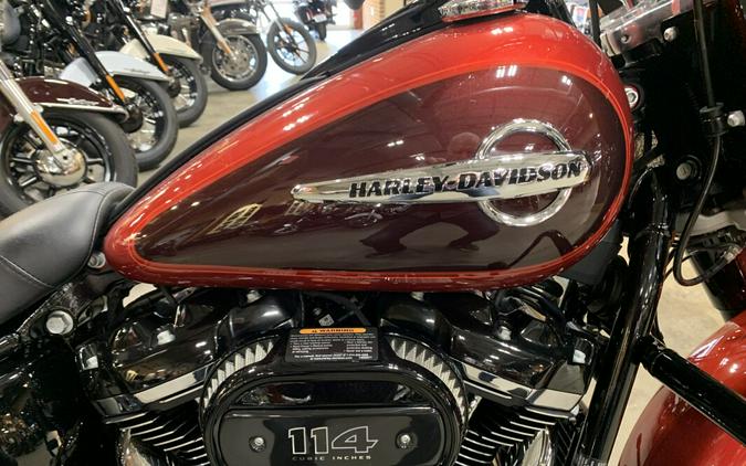 Harley-Davidson® Heritage Classic 114 2019 FLHCS Wicked Red/Twisted Cherry