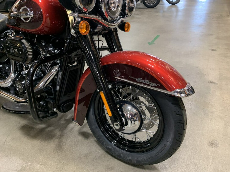 Harley-Davidson® Heritage Classic 114 2019 FLHCS Wicked Red/Twisted Cherry