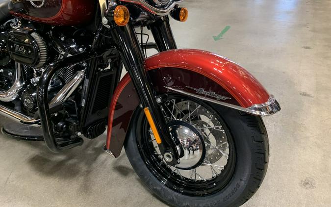 Harley-Davidson® Heritage Classic 114 2019 FLHCS Wicked Red/Twisted Cherry