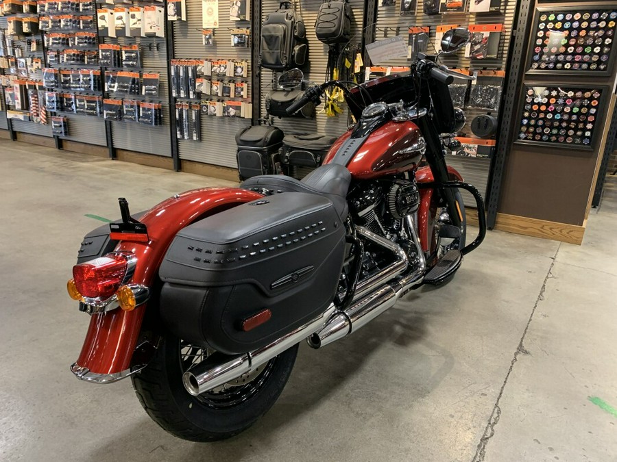 Harley-Davidson® Heritage Classic 114 2019 FLHCS Wicked Red/Twisted Cherry