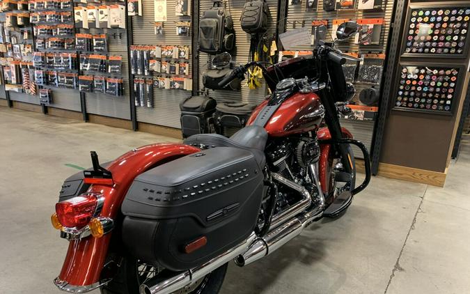 Harley-Davidson® Heritage Classic 114 2019 FLHCS Wicked Red/Twisted Cherry