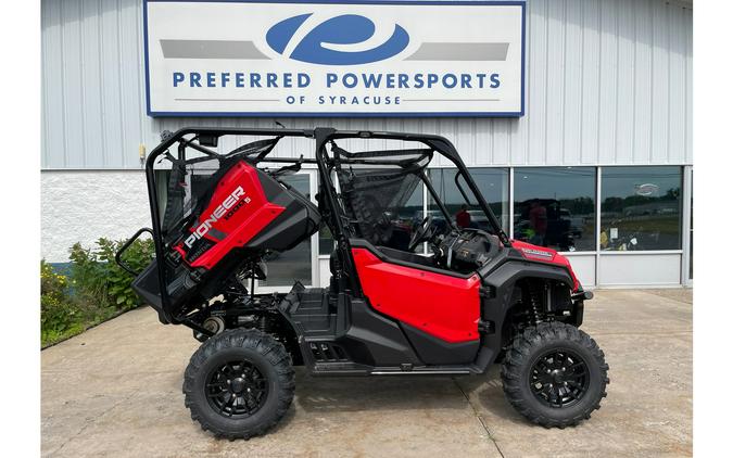 2024 Honda Pioneer 1000-5 Deluxe Avenger Red