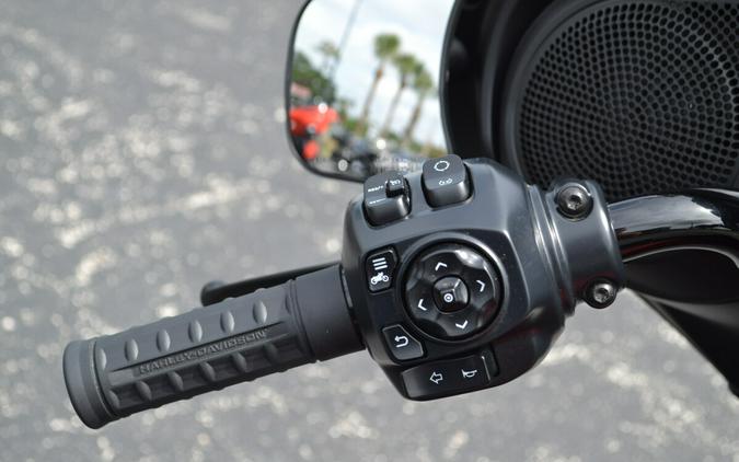 FLHX 2025 Street Glide®