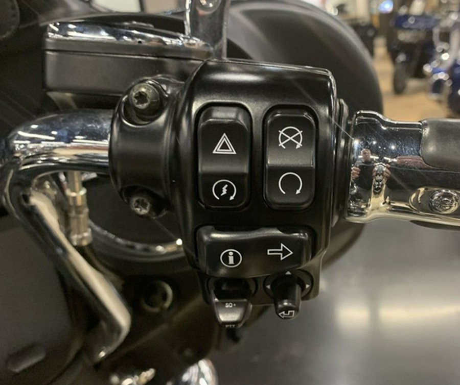 2015 Harley-Davidson FLHTCUTG - Tri-Glide Ultra