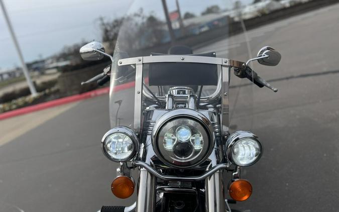 2014 Harley-Davidson® FLSTC Heritage Softail Classic® MYSTERIOUS RED