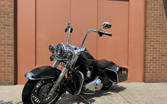 Harley-Davidson® Road King® Vivid Black