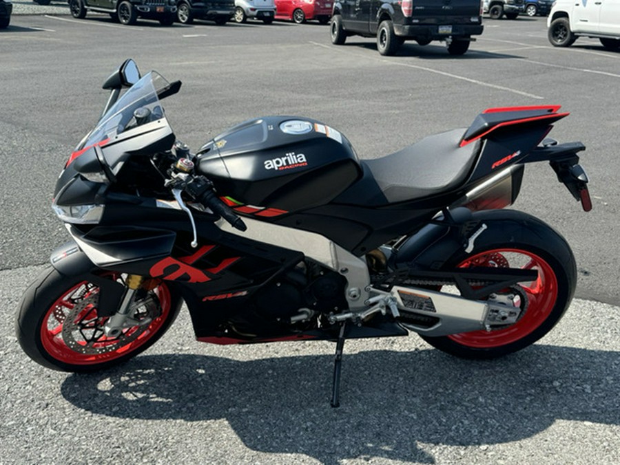 2024 Aprilia RSV4 1100