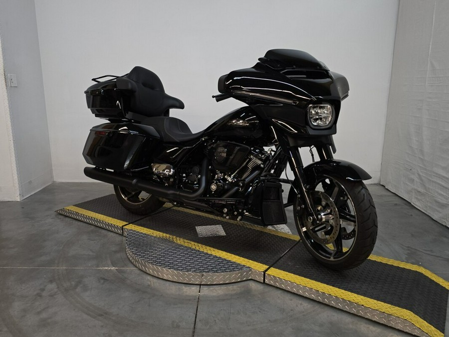 FLHX 2024 Street Glide®