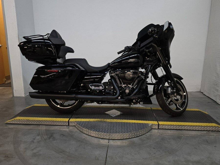 FLHX 2024 Street Glide®