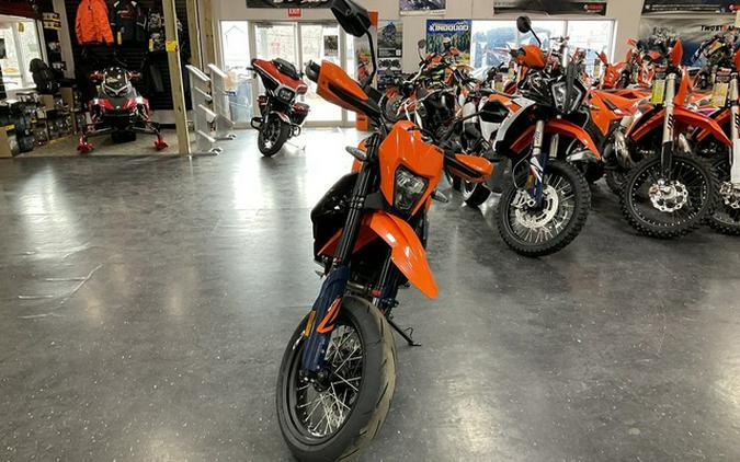 2026 KTM 690 SMC R