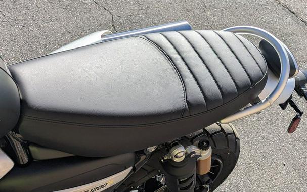 2026 Triumph Scrambler 1200 XE Matte khaki green