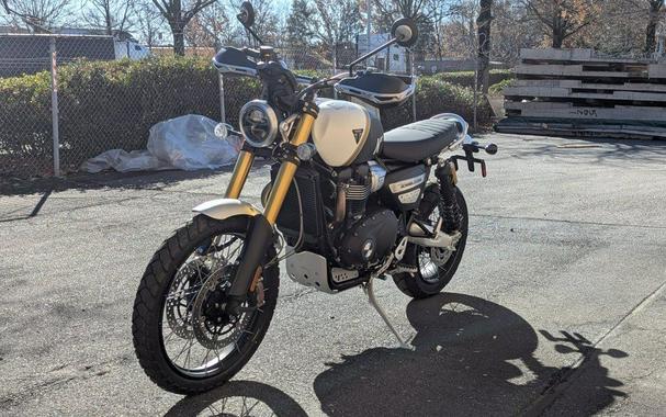 2026 Triumph Scrambler 1200 XE Matte khaki green