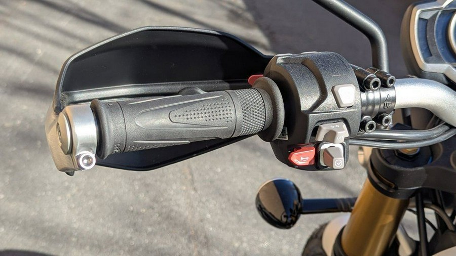 2026 Triumph Scrambler 1200 XE Matte khaki green