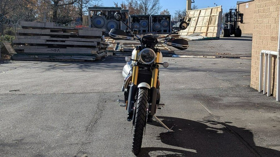 2026 Triumph Scrambler 1200 XE Matte khaki green