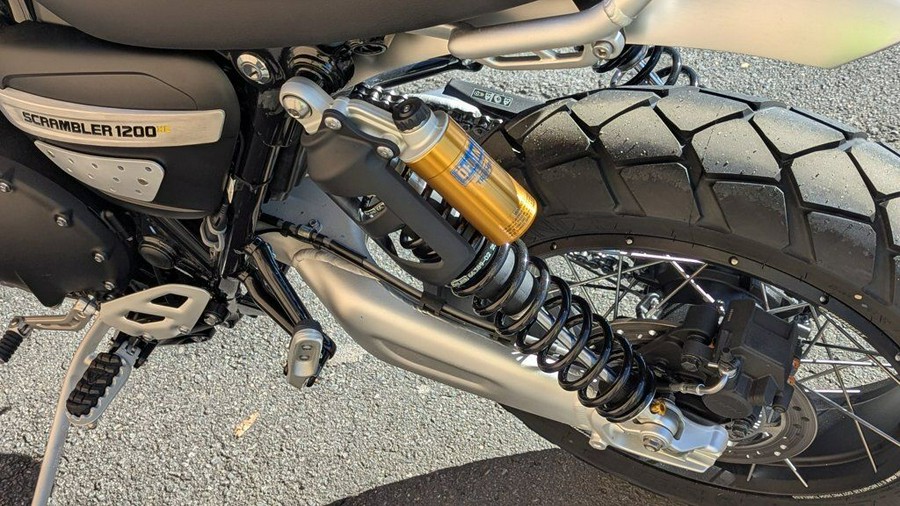 2026 Triumph Scrambler 1200 XE Matte khaki green