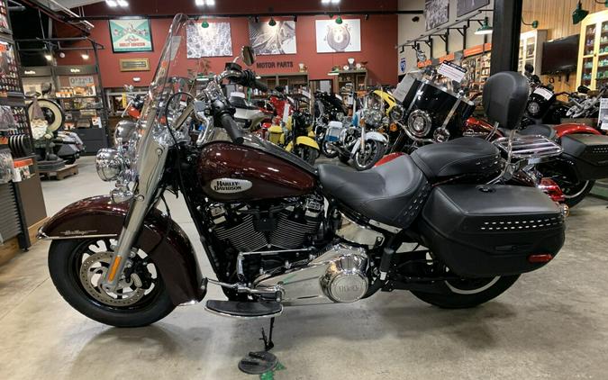 Harley-Davidson® Heritage Classic 114 2022 FLHCS Midnight Crimson (Chrome Finish w/Cast Wheels)