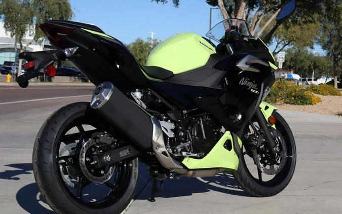 2026 Kawasaki Ninja® 500 ABS Metallic Yellowish Green/Ebony