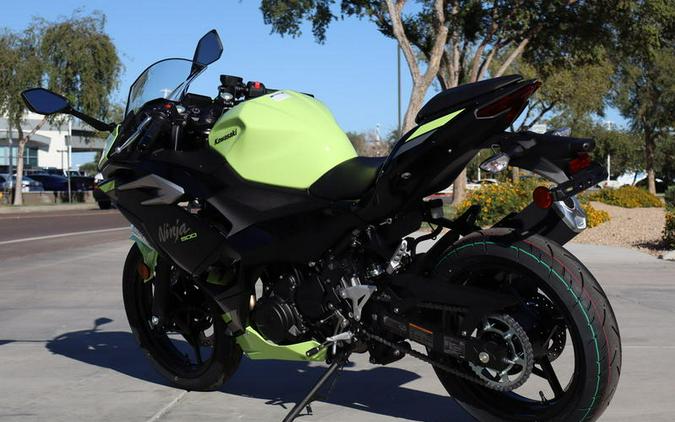 2026 Kawasaki Ninja® 500 ABS Metallic Yellowish Green/Ebony