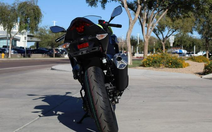 2026 Kawasaki Ninja® 500 ABS Metallic Yellowish Green/Ebony