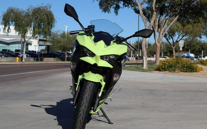 2026 Kawasaki Ninja® 500 ABS Metallic Yellowish Green/Ebony