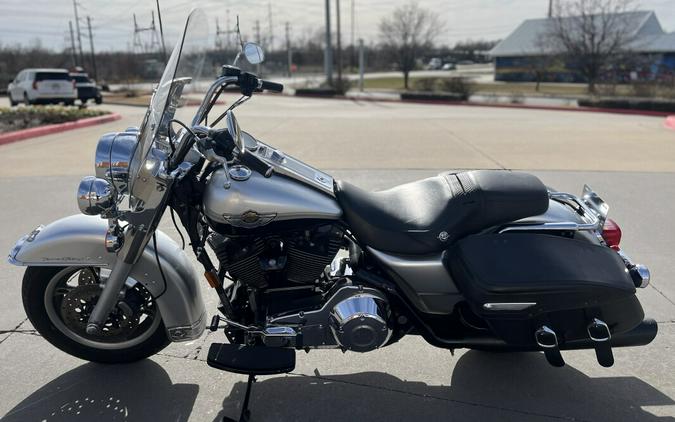 2003 Harley-Davidson® FLHRCI Road King® Classic SILVER