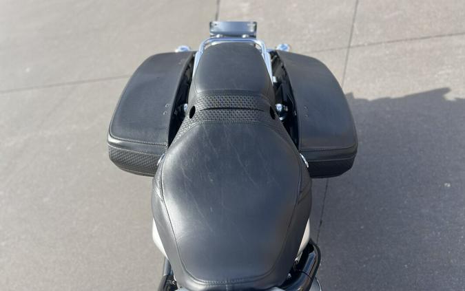 2003 Harley-Davidson® FLHRCI Road King® Classic SILVER