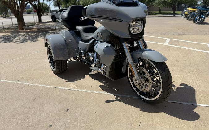 2026 Harley-Davidson® Street Glide 3 Limited Dark Billiard Gray Chrome Trim