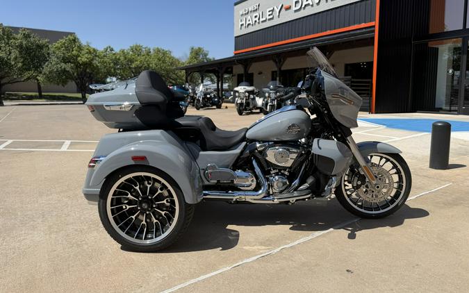 2026 Harley-Davidson® Street Glide 3 Limited Dark Billiard Gray Chrome Trim