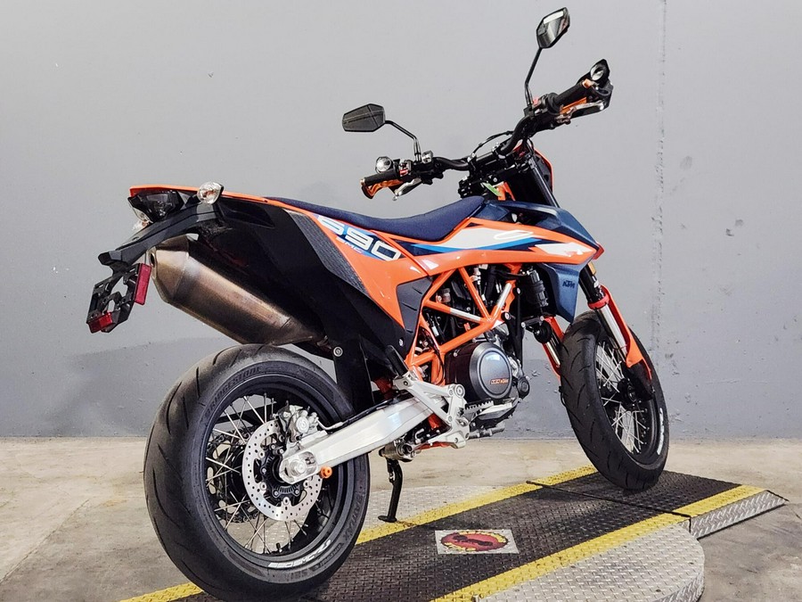 2023 KTM 690 SMC R