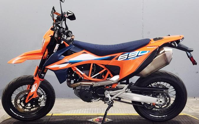 2023 KTM 690 SMC R