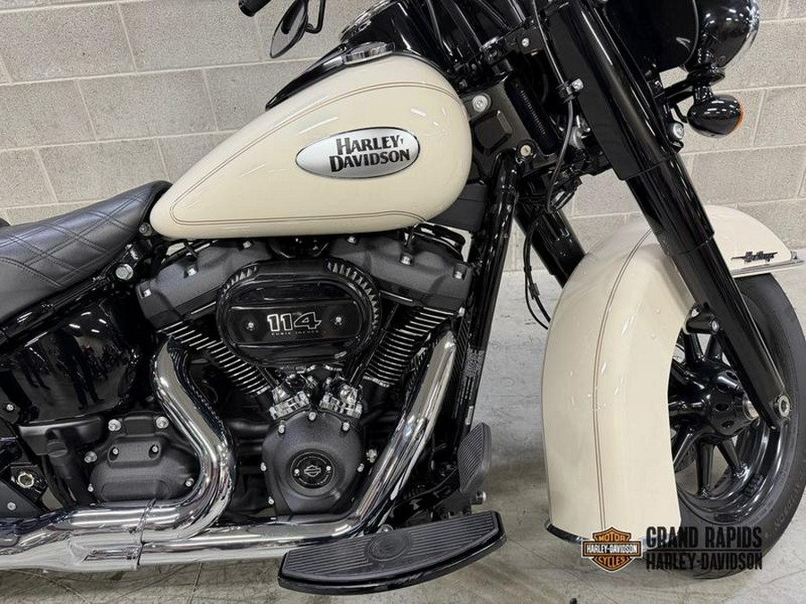 2022 Harley-Davidson® FLHCS - Heritage Classic 114