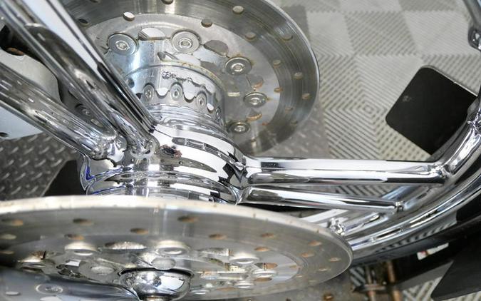 2004 Harley-Davidson® FXSTD - Screamin' Eagle Softail® Deuce CVO