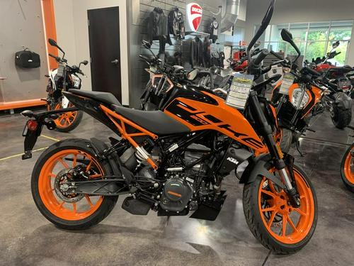 2020 KTM 200 Duke Review: Urban Motorcycle (15 Fast Facts)