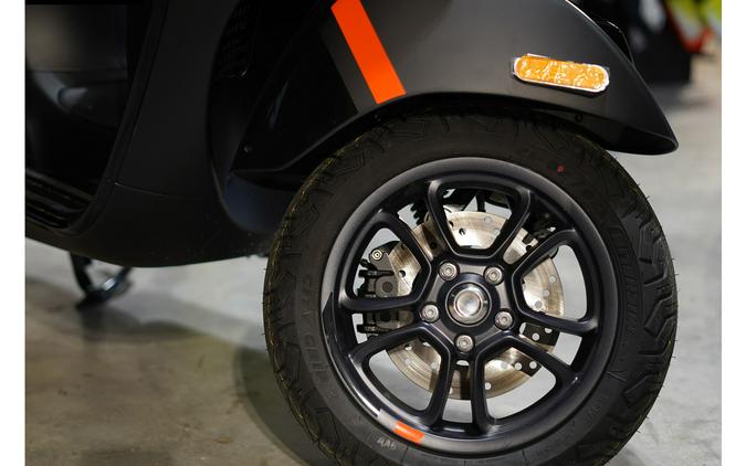 2023 Vespa GTS 300 HPE SUPERSPORT