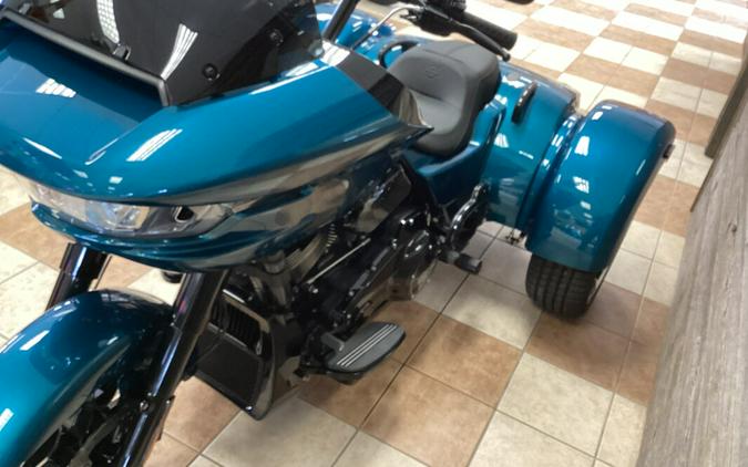 2026 Harley-Davidson® Road Glide 3 Teal Thunder