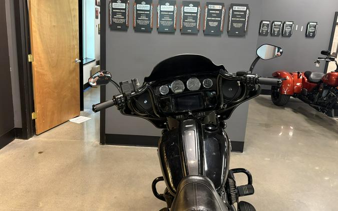 2021 Harley-Davidson® Street Glide® Special Vivid Black - Black Finish
