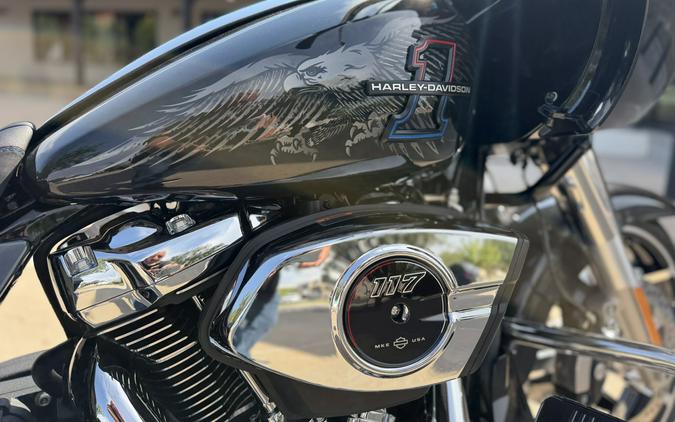 2026 Harley-Davidson® Road Glide® Midnight Ember Chrome Trim