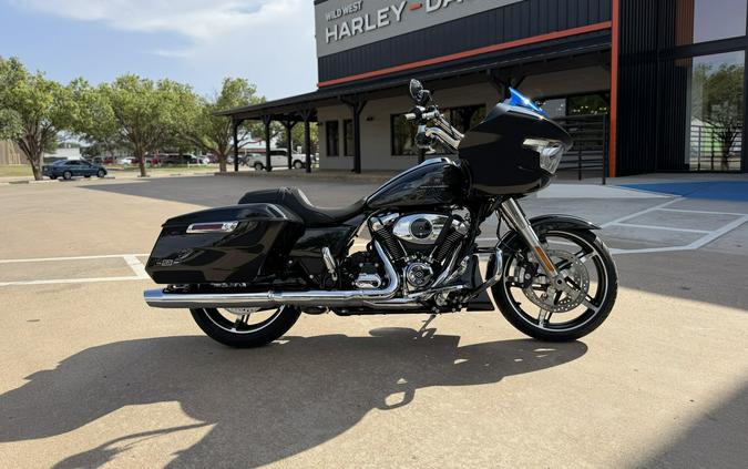 2026 Harley-Davidson® Road Glide® Midnight Ember Chrome Trim